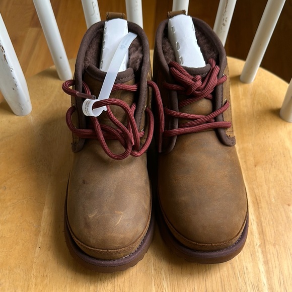Brand new with box UGG Brown Kids Boots w/Red Laces Size 2K
